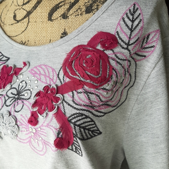 EUC LIZ & ME EMBELLISHED TEE SHIRT - Picture 3 of 9